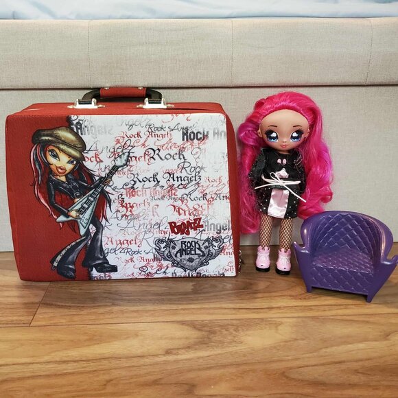 Bratz Rock Angelz Carrying Case, Ultimate Black Bunny Doll, and Purple Chair - Picture 1 of 7